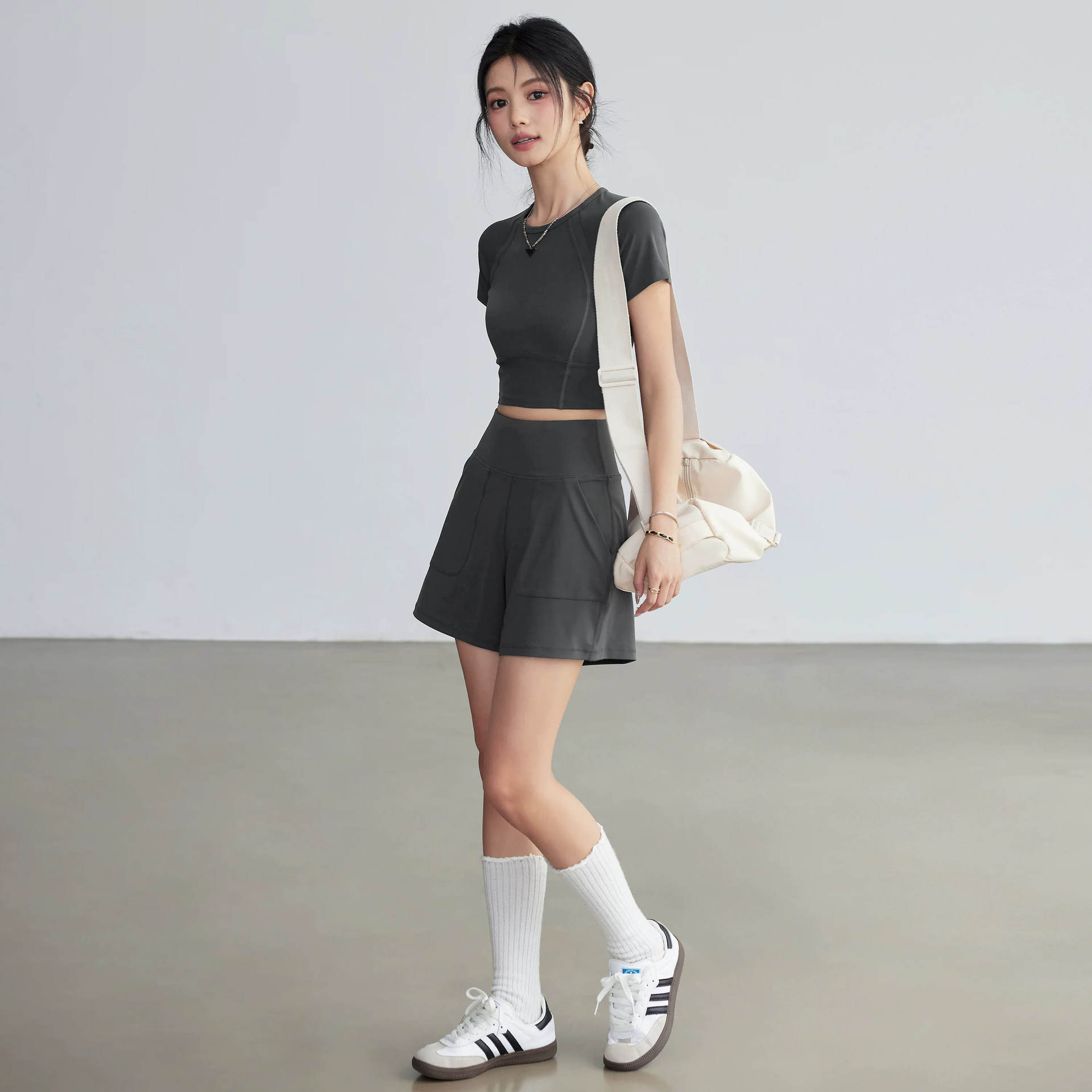 بدلات رياضية نسائية للجري، قمي - مراجعة Running Gear Gym وسعره